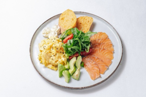 СКРЕМБЛ С ЛОСОСЕМ