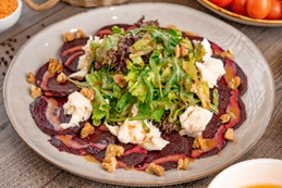 СВЕКОЛЬНЫЙ САЛАТ С МОЦАРЕЛЛОЙ