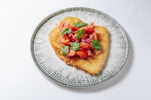 КУРИНЫЙ ШНИЦЕЛЬ С МАРИНОВАННЫМИ ТОМАТАМИ