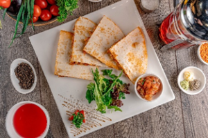 КЕСАДИЛЬЯ С КУРИЦЕЙ