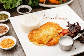 КУРИЦА ПОД СЫРНОЙ КОРОЧКОЙ