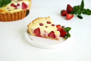 Пирог клубничный со сливками (большой)