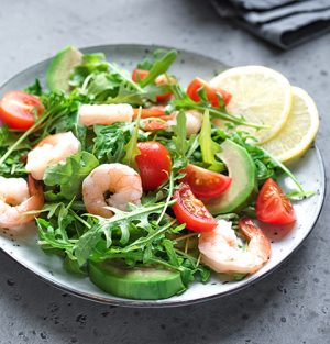 САЛАТ С КРЕВЕТКАМИ И АВОКАДО